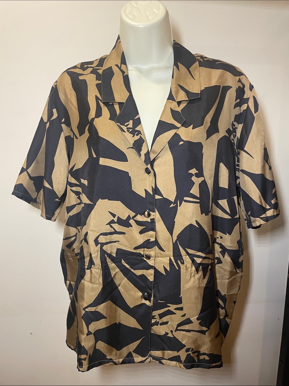 Vintage Cocoon Black and Tan Abstract Short-Sleeve Button Front Blouse